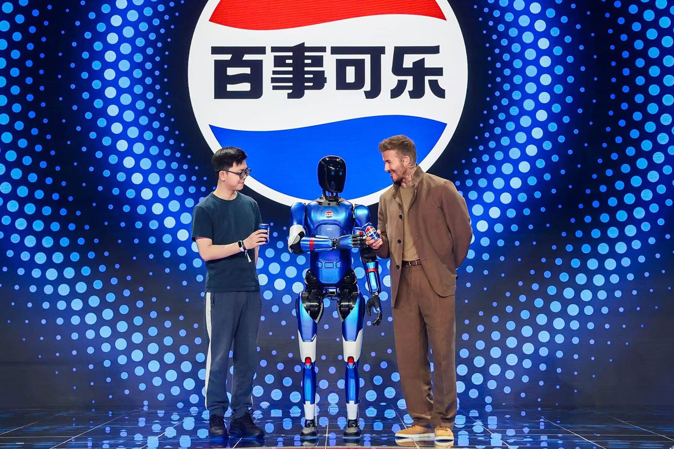 G22恒峰机器人携手百事中国共创“百事蓝宝” 共燃渴望新章